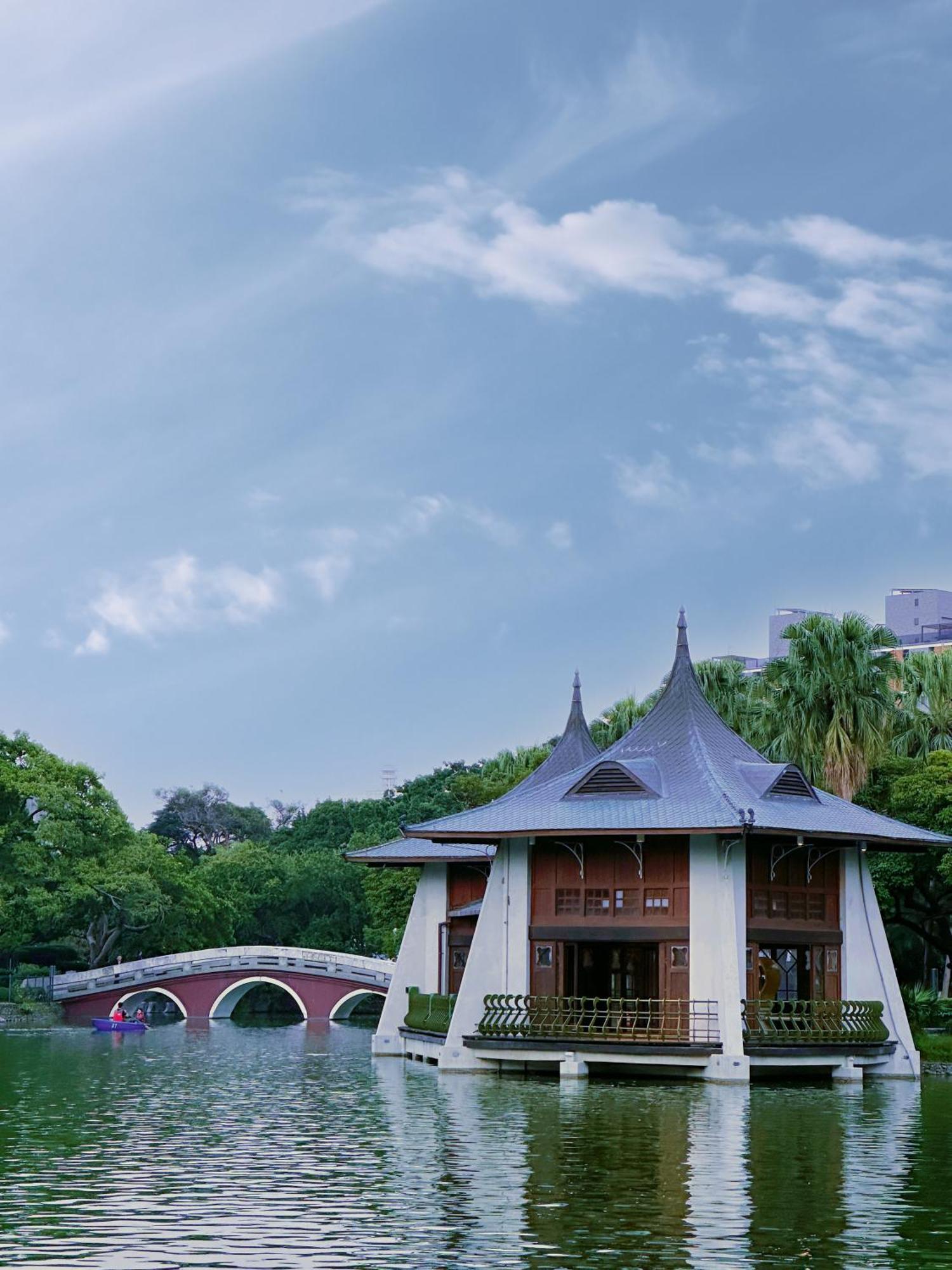 Hotel Champs Elysees Taichung Exterior foto