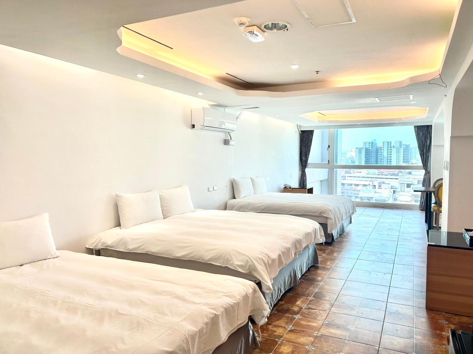 Hotel Champs Elysees Taichung Exterior foto